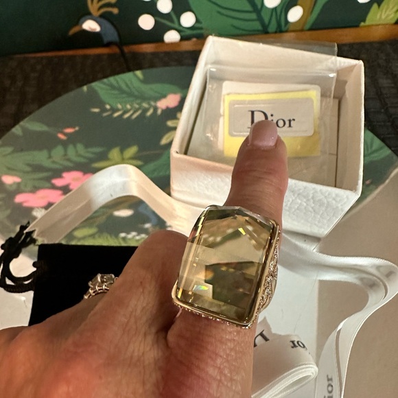 CHRISTIAN DIOR LOGO BIJOU RIBBON
BROWN CRYSTAL RING (Size 7-7.5) 💍 💛🔥 - Picture 6 of 15